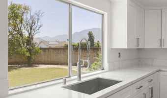 196 Mariposa Dr, Camarillo, CA 93012