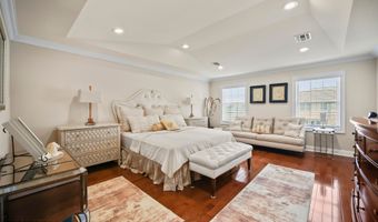 14 White Oak Ln, Aberdeen, NJ 07747