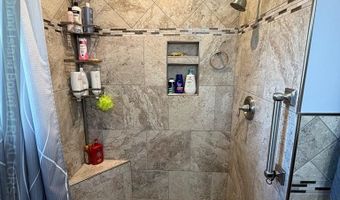 1524 Beechwood Dr, Aurora, NE 68818
