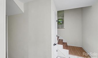 3801 Woodleaf Rd, Charlotte, NC 28205