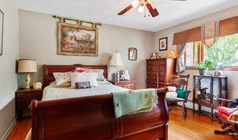 916 Hillcrest Dr, Adrian, MI 49221