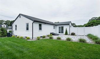 55 Brookfield Dr, Cranston, RI 02920