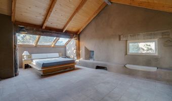 26 La Canada Rd, Arroyo Seco, NM 87514