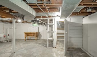 171 Nursery Rd, Anderson, IN 46012