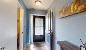 718 Peninsula Ct, Ann Arbor, MI 48105