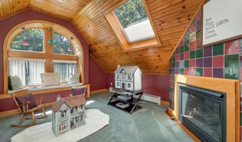 82 Pilgrim Dr, Bedford, NH 03110