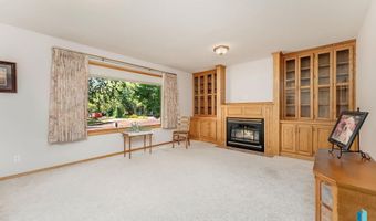 412 E Meadowlark Cir, Brandon, SD 57005