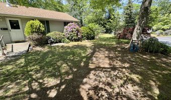 28 Chain Blvd, Bayville, NJ 08721