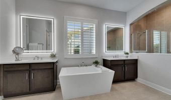 7420 PARADISO Dr, Apollo Beach, FL 33572