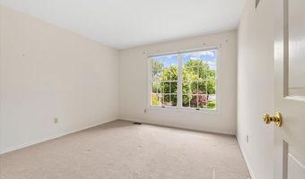 14 Cambridge Circle Ct, Ballwin, MO 63011