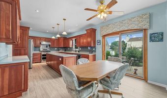 1820 Crofton Dr, Algonquin, IL 60102