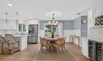 6 Hawthorne Cir, Andover, MA 01810