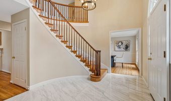 9908 KENTSDALE Dr, Potomac, MD 20854