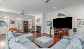 11 Turnbull Ln, Savannah, GA 31410