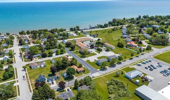 1317 DIVISION St, Algoma, WI 54201
