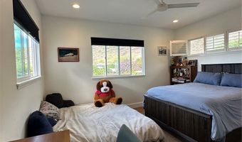 5872 Haleola St, Honolulu, HI 96821