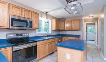 27 South St, Blandford, MA 01008