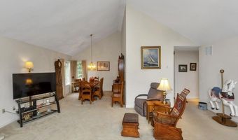 111 Cottonwood Ln, Agawam, MA 01001