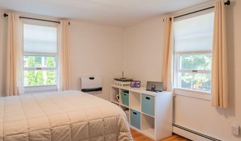 32 Pleasant Hill Rd, Falmouth, ME 04105