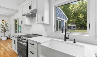 3 Cedar Hill Dr, Acushnet, MA 02743
