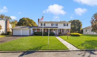 28 Hybrid Dr, Cranston, RI 02920