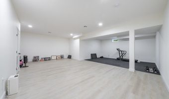 2 Buckingham Rd, Bayonne, NJ 07035