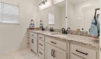 18508 Parkway Pines Dr, Bauxite, AR 72011