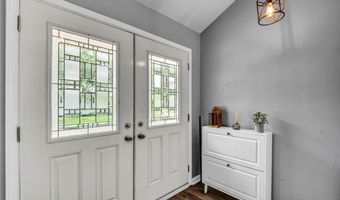 150 Greenbriar Dr, Aurora, OH 44202