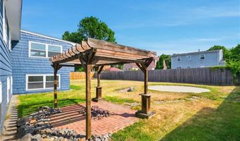 25 Stoneham St, Cranston, RI 02920