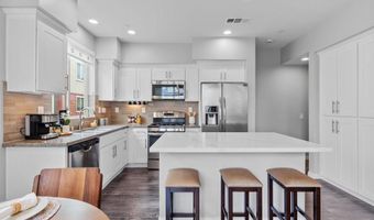 225 Royal Gln 404, Escondido, CA 92025