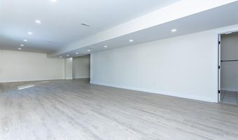 9 Fairway Ct, Alton, IL 62002