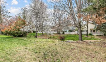 235 Meadow Dr, Ashland, OR 97520