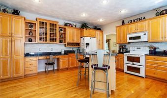38 Mark Dr, Lincoln, RI 02865