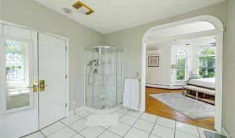 247 Oaklawn Ave, Cranston, RI 02920
