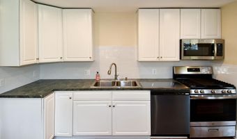 5523 HALWIS St, Alexandria, VA 22303