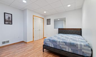 33 Roxbury Ct, Cheshire, CT 06410