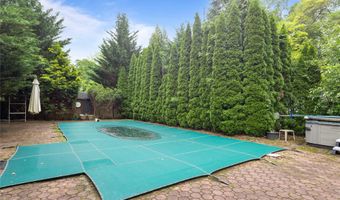 249 Cherry Ln, Airmont, NY 10901