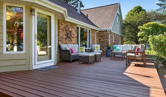 9 MEADOWBROOK Ln, Appleton, WI 54914
