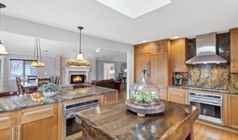 1415 W Hawthorne St, Arlington Heights, IL 60005