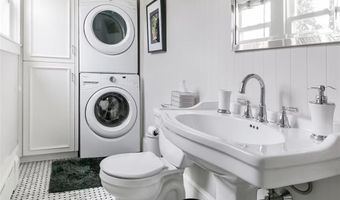 16 Carroll Ave, Newport, RI 02840