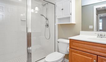 4079 S FOUR MILE RUN Dr 402, Arlington, VA 22204