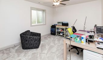 6111 NE Briarwood Dr, Ankeny, IA 50021