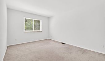 291 Oak Path Ct, Ballwin, MO 63011