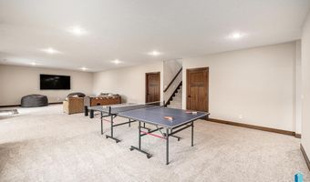 1604 W River Bend St, Brandon, SD 57005