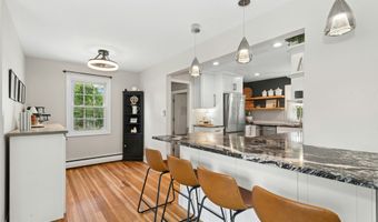 136 Crescent Cir, Cheshire, CT 06410