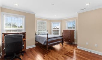 6932 ALPINE Dr, Annandale, VA 22003