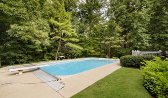 9141 Diamond Pointe Dr, Indianapolis, IN 46236