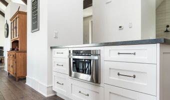 2713 S Forty Ln, Adel, IA 50003