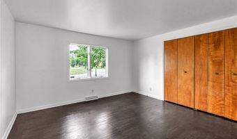16 Newgate Rd, Amherst, NY 14226