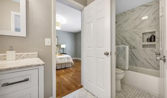 924 Forest Lake Ct, Ballwin, MO 63021